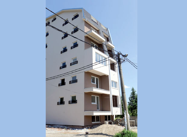 На дивље гради, комшијама прети